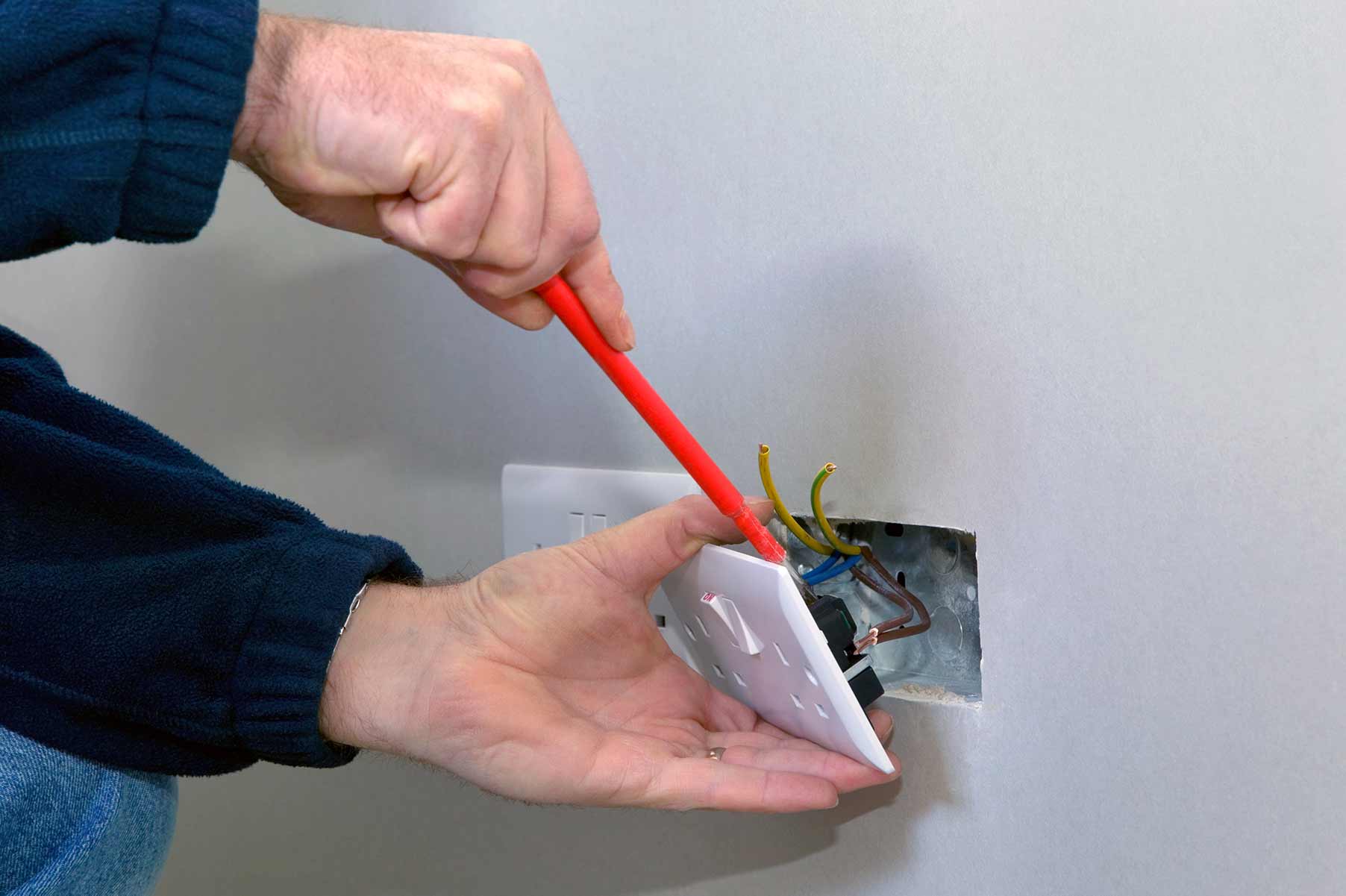 Our electricians can install plug sockets for domestic and commercial proeprties in Hornchurch and the local area. 